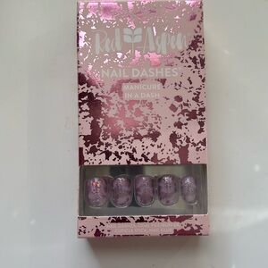 NIB Red Aspen Nail Dashes